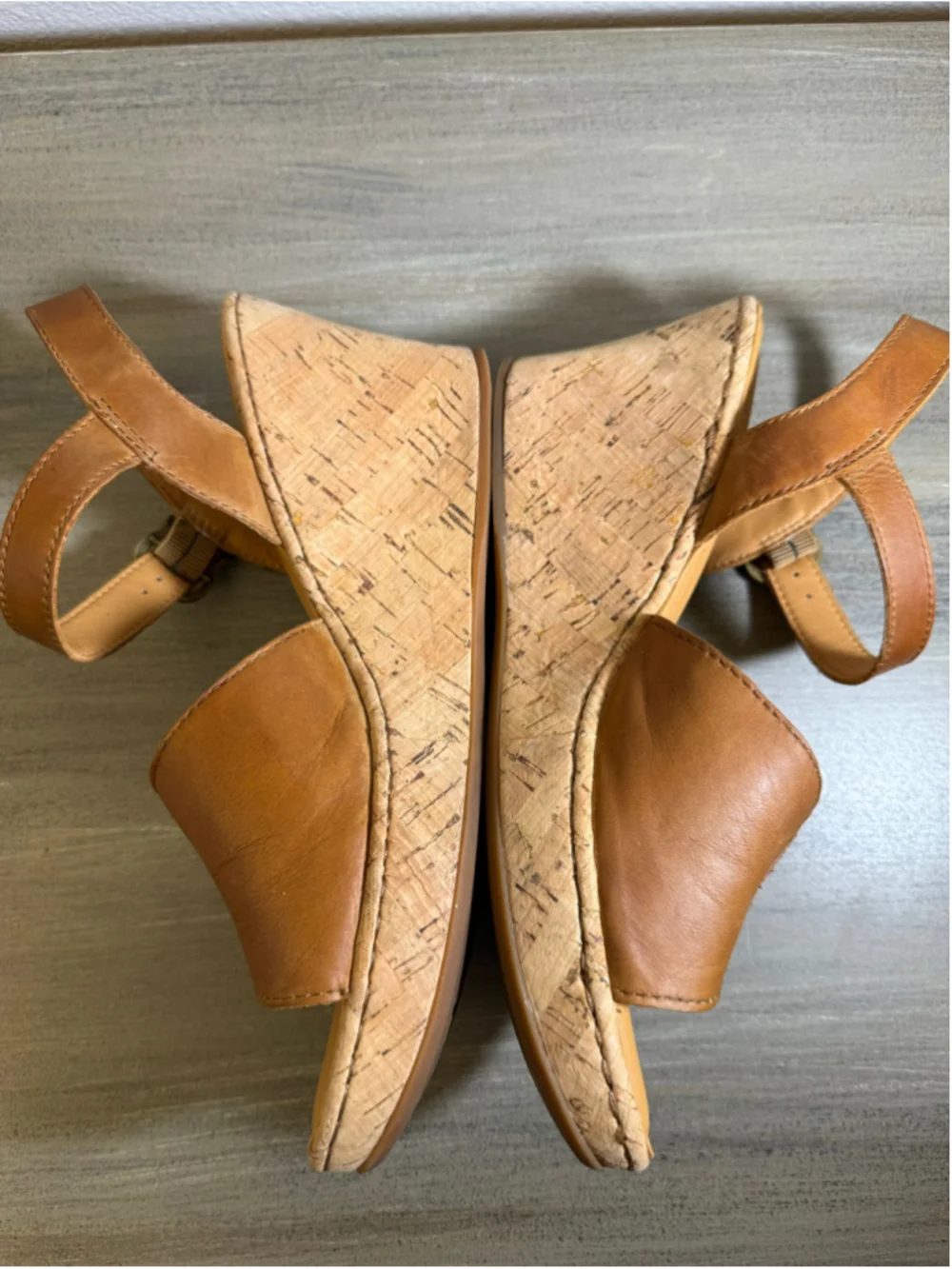 EUC Børn Agnio Tan Wedge sandals tan leather straps cork-covered wedge heel 9